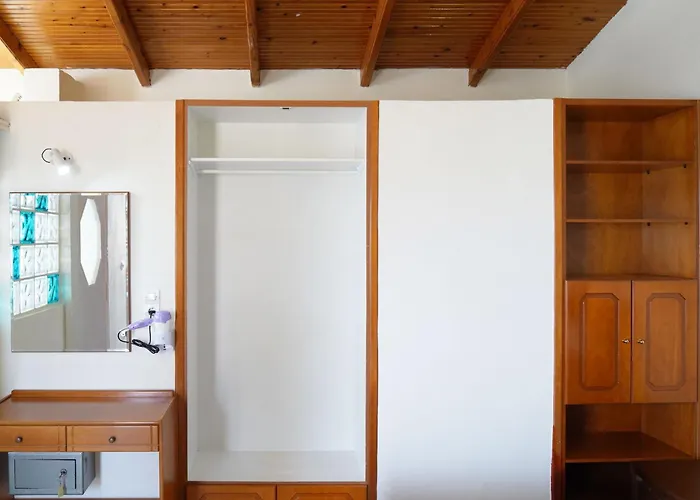 Cozy Corner Vs Beachfront