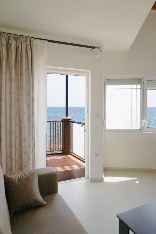 Cozy Corner Vs Beachfront * Stalos