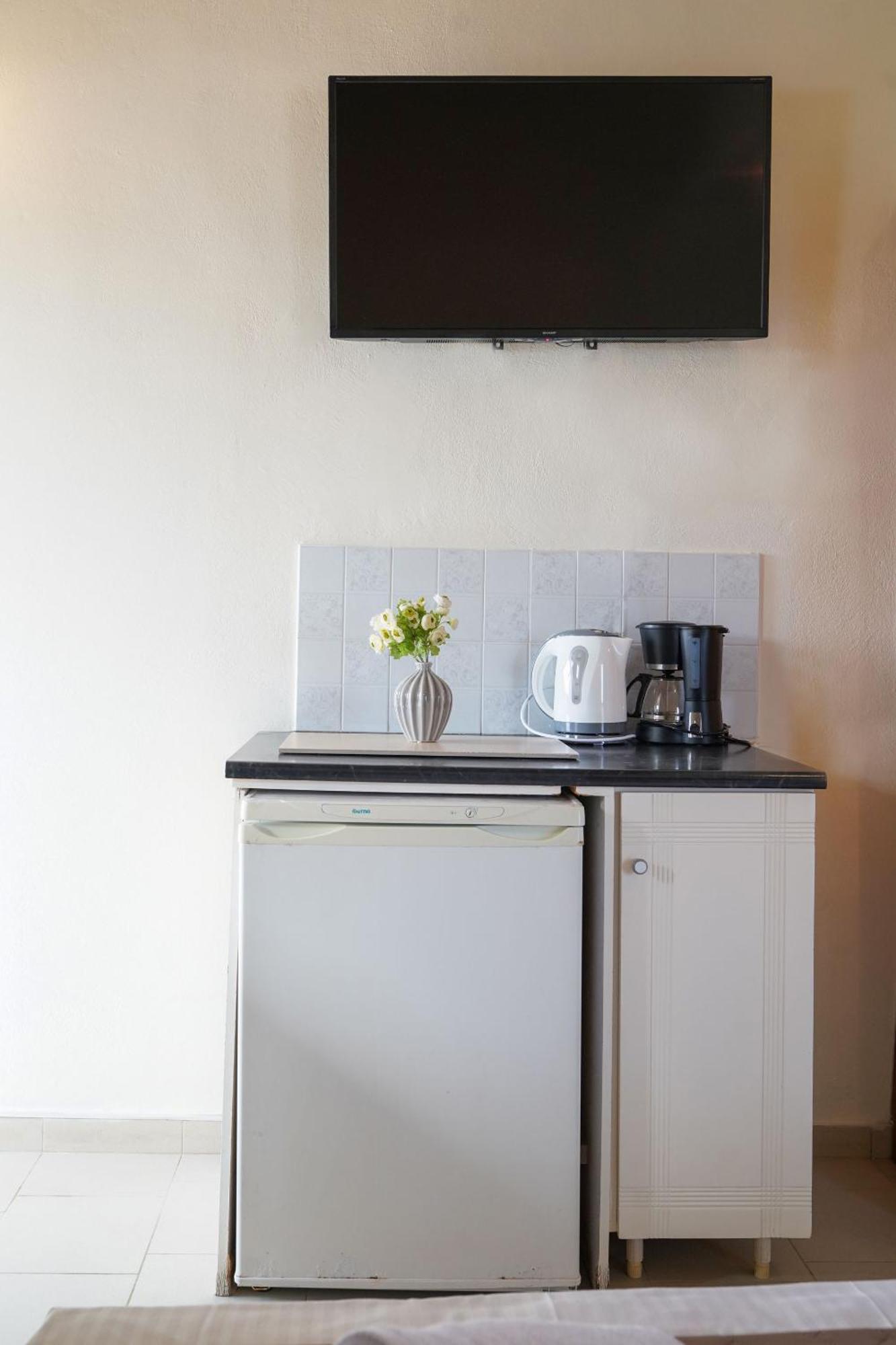 Cozy Corner Vs Beachfront Apartment *