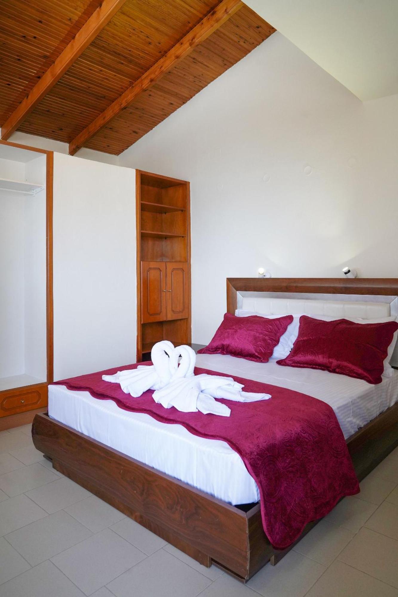 Cozy Corner Vs Beachfront *